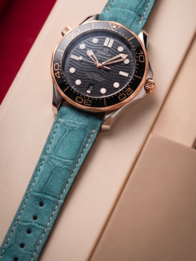 Bracelet Onirique pour Omega – Alligator nubuck bleu lagon