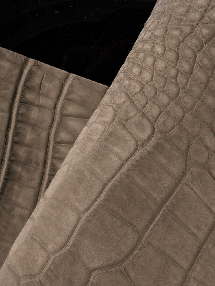"Onirique" Classic Leather Bracelet - Sand Nubuck Alligator