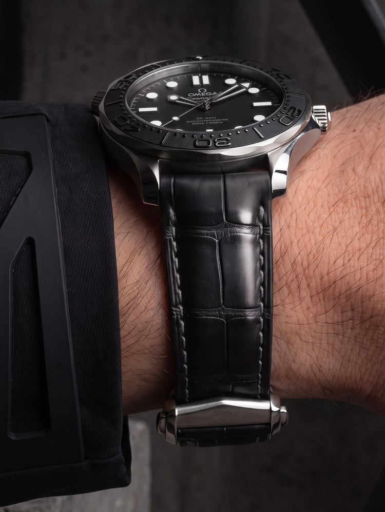 Bracelet Ombre pour Omega – Alligator noir Dark Night, couture grise