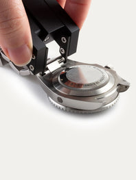 Ergonomic pliers for changing Rolex metal / leather straps